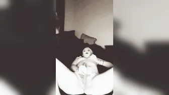Freaky House Wifey Having Fun with her Snatch