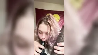 Beauty Blonde offer Large Sex Toy a Bj