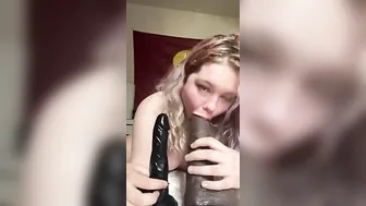 Beauty Blonde offer Large Sex Toy a Bj