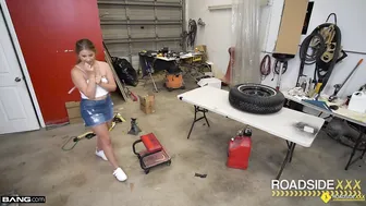 Roadside - Big Tit Beauty Offers Her Snatch To The Mechanic