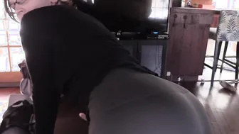 Filling the Hole inside cougars Yoga Leggings