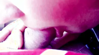 Close UP ORAL SEX inside VEHICLE Cum into MOUTH