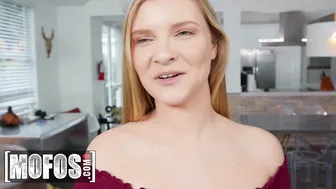 Mofos - JMac Sees the Incredible Sexy Hot Harlow West then Lifts her up  down before Fucking her Snatch
