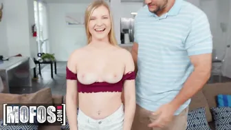 Mofos - JMac Sees the Incredible Sexy Hot Harlow West then Lifts her up  down before Fucking her Snatch