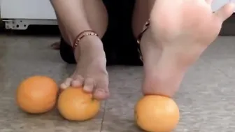 Trample porn video – (@MariposaPies) my Foot own you Sub - Toes Crushing Oranges - Ball Popping Threat