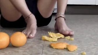 (@MariposaPies) my Foot own you Sub - Toes Crushing Oranges - Ball Popping Threat