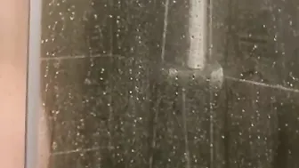 Je me Douche Pour La Première Fois Sur Pornhub