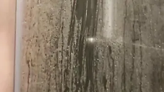 Je me Douche Pour La Première Fois Sur Pornhub