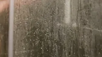 Je me Douche Pour La Première Fois Sur Pornhub