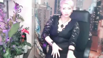 Kinky Dancing of Luxurious Old Whore  her Gaping Twat ..