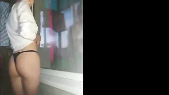 19 Yo fingers her cunt before bed
