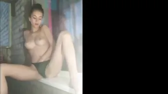 19 Yo fingers her cunt before bed