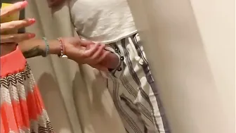 Hand Job we Risked gets Caught inside the Dressing Room of the Shop into the Rinascente Shop