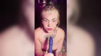 Sparkling Rave Hoe Having Fun into Squirt