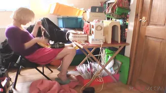 Young milf secretly masturbates herself on concealed camera