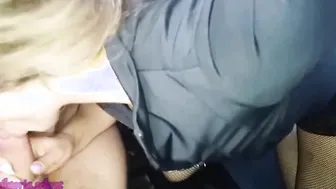 The stranger paid the driver for a fellatio
