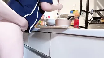 【料理中イチャイチャ】邪魔しながらも、チンチンを受け入れて気持ち良くなる