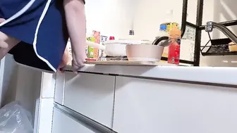 【料理中イチャイチャ】邪魔しながらも、チンチンを受け入れて気持ち良くなる
