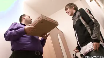 Pizza-boy Fucking His wife for Cash
