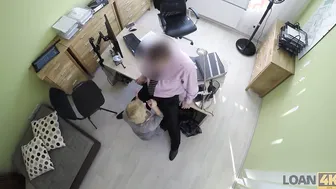 LOAN4K Versauter Angestellter Lockt Die Wunderschöne Tussi Zu Einer Sex-Session