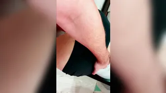 Сводная сестра застряла в шкафу пришлось воспользоваться свободным доступом в ее киску