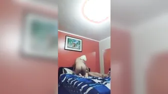 Cachondos Haciendo Mamada Feliz En La Cama