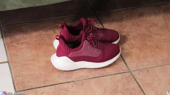 Dating Milas Sneakers