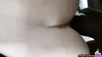 TOMEI O GRANDE GALO NEGRO NO MEU CUSINHO ROSINHA ELE MIM DEIXOU