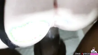 TOMEI O GRANDE GALO NEGRO NO MEU CUSINHO ROSINHA ELE MIM DEIXOU