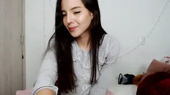 She has a beautiful face but also is so Bombshell