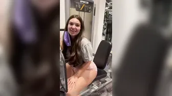 Gigantic Booty Hoe Lets me Screwed her into the Gym Bathrooms