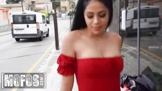 Julia De Lucia Is A Tourist Who Explores The City