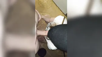 Сексвайф сосёт мой член в маске
