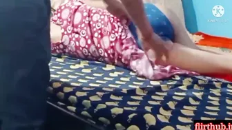 Ghar pr akeli dekh Chachi Ki piche se chut maari