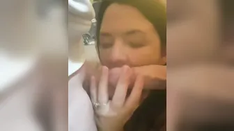 Hubby Joins inside as Ex-Wife Blows her Friends Penis and Massage them together