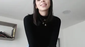 Little slim camslut looks so Bombshell doing squats into jeans