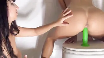 2 Sexual New Girls Making Out In the Wc - Agatha Ferrari