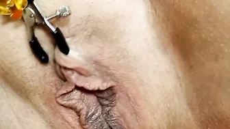 Test porn video – Older bitch AimeeParadise tests nipple and clit clamps