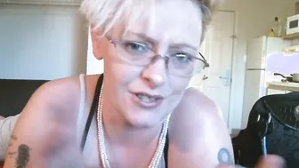 Welcome. an Introduction of Mandy Dickenz