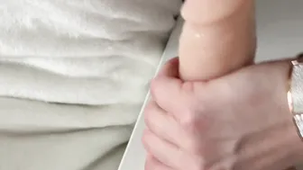 She Ride a Vibrator and Moans