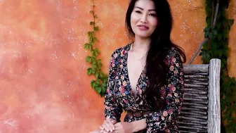 Big Titted eastern performer Viviane Leigh sexy posed outdoors and exposed nice body