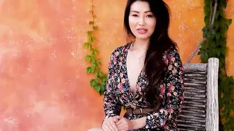 Big Titted eastern performer Viviane Leigh sexy posed outdoors and exposed nice body