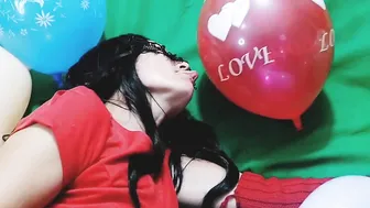 sexy Amateur chick Enjoying herself between Balloons