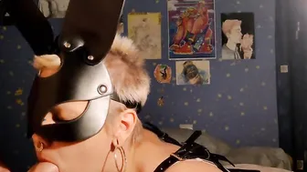Bunny cunt with mouth makes juicy bj