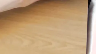 This mom Getting Turned On when looking Sex Videos at Pornhub and Starts Masturbating her Cunt