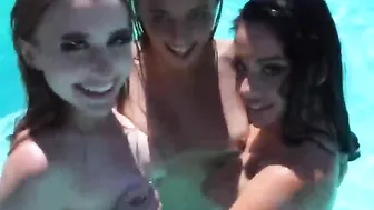Naked girlfriends blowing my penis into the pool