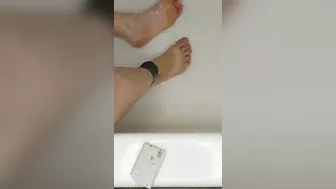 Washing and scrubbing my kinky foot
