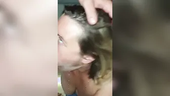 Double ejac facial pour cette chienne de Coralie
