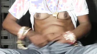 Neha removed the heat of her cunt by putting her
