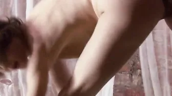 Tight twat beauty Razdery Noga stretching her legs